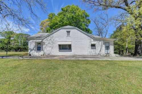 1059 Rays Rd, Stone Mountain, GA 30083-1721