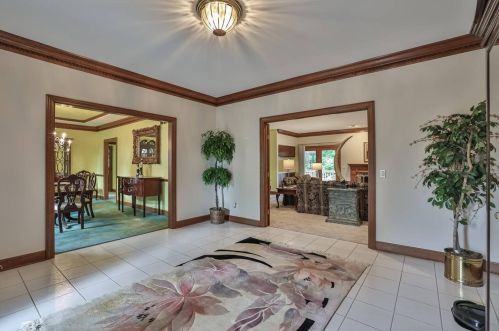 850 Country Club Dr, Cincinnati, OH 45245-2832