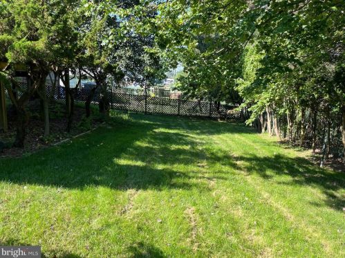 525 Delp Rd, Lancaster, PA 17601-2990