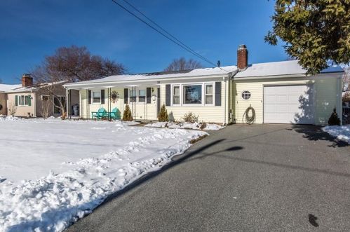 79 Inez Ave, Warwick, RI 02886-7917