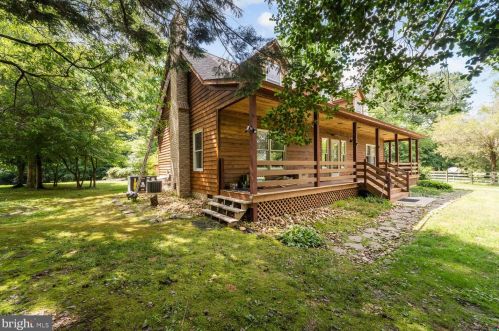 7880 Beaver Dr, Zanoni, VA 23061-4155