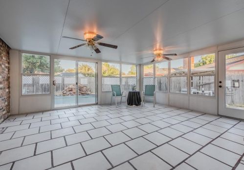 1939 Rambling Rdg Ln, Carrollton TX 75007-3154 exterior