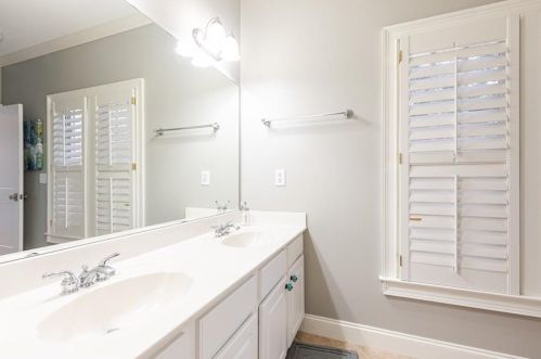 2120 Fernleaf Park Dr, Atlanta GA  30318-1413 exterior