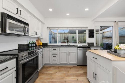 10390 Truckee River Ct, Santa Ana, CA 92708-5951