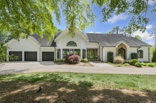 825 Ebenezer Rd, Roswell, GA 30075-1033