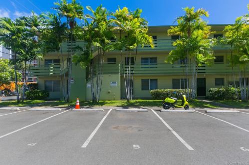 1627 Young St, Honolulu HI  96826-2045 exterior