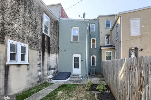 429 Pine St, Lancaster PA  17603-3355 exterior