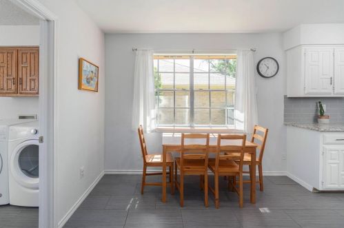 1917 Middle Gln Dr, Carrollton TX 75007-2418 exterior