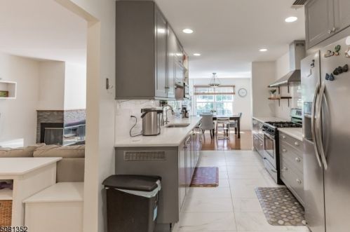 6 Brookline Ct, Princeton NJ  08540-1741 exterior