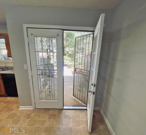 5917 Dogwood Mnr, Lithonia, GA 30038-1943