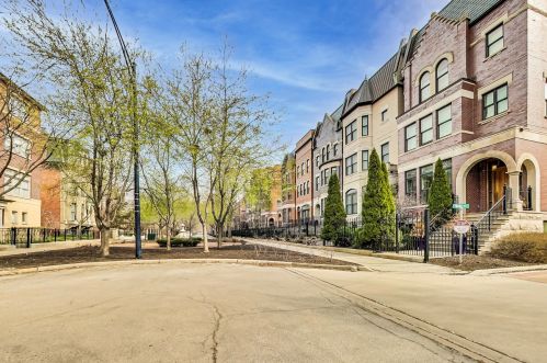 1950 Prairie Ave, Chicago, IL 60616-1321