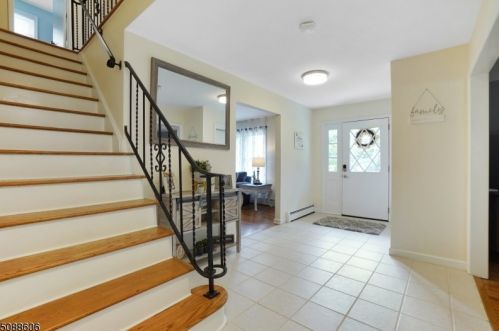14 Cardinal Dr, Sparta, NJ 07871-1337