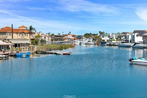 16922 Pacific Coast Hwy, Huntington Beach CA  92649-4111 exterior