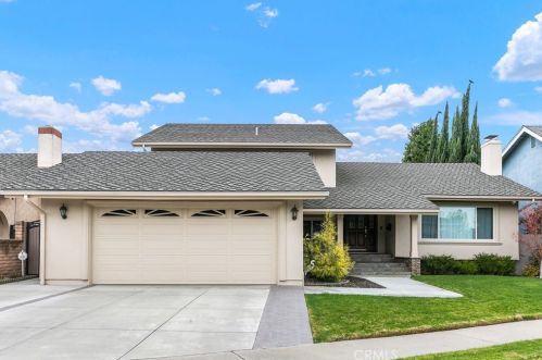 11271 Kelly Ln, Los Alamitos, CA 90720-3938