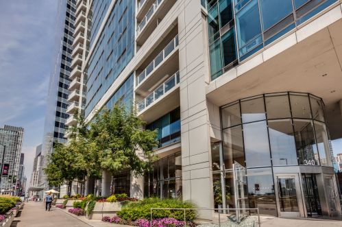 340 Randolph St, Chicago IL  60601-7618 exterior