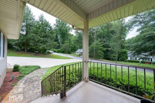 242 Wildwood Cir, Clarkesville, GA 30523-5716