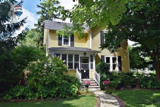 608 Richards St, Geneva, IL 60134-1263