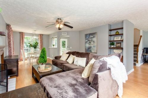 3561 Plum Creek Trl, Kennesaw, GA 30152-6529