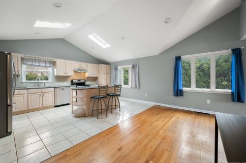890 Center St, Wallingford CT  06492-5019 exterior