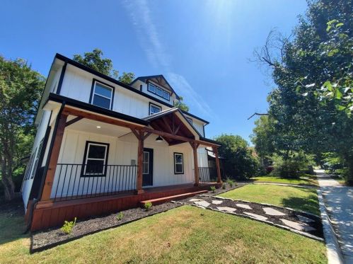 3337 8th Ave, Fort Worth, TX 76110-3810