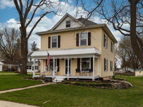 215 Lafayette Ave, Eyota, MN 55934-6511