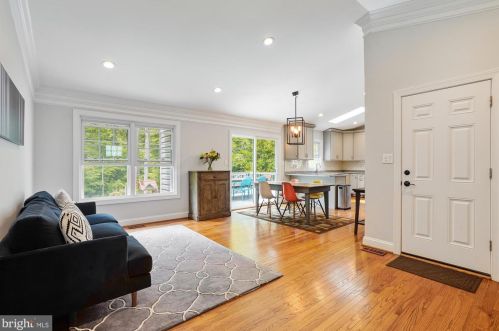 6616 Crayford St, Springfield, VA 22015-4107