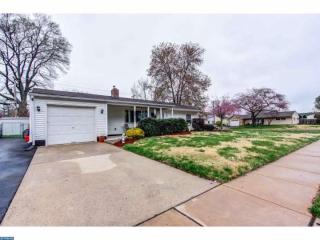 45 Magnolia Dr, Levittown, PA 19054-2006