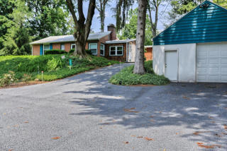 233 School House Rd, Lancaster PA  17603-6315 exterior