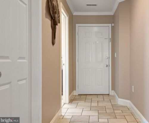 30 Mill Pond Dr, Lancaster PA  17603-7411 exterior