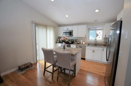 61 Brightside Ave, Warwick, RI 02889-2509