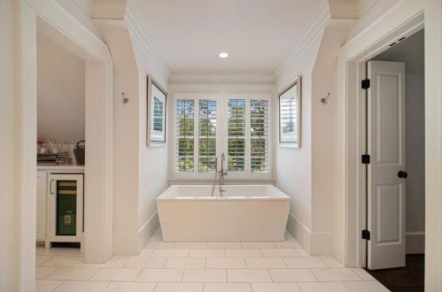 271 Hillside Dr, Atlanta GA  30342-3623 exterior