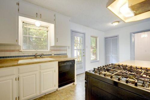 4704 Forest Dr, Austin TX  78745-1738 exterior