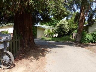 4688 Thorne Ave, Fresno, CA 93704-2929