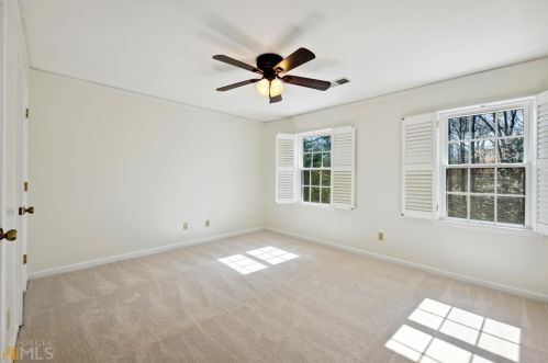 390 Forest Valley Ct, Atlanta GA  30342-2353 exterior