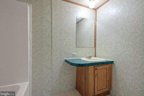 207 Sunningdale Ct, Lancaster PA  17603-2185 exterior