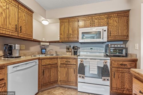 600 Donegal Cir, Saint Paul MN  55126-4715 exterior