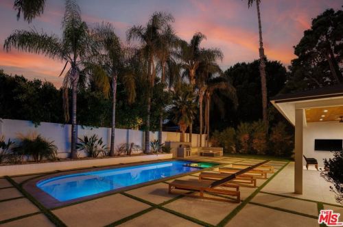 15468 Morrison St, Van Nuys, CA 91403-1045