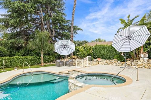 950 15th St, Upland, CA 91786-2267