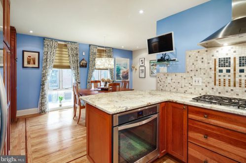 501 Lombard St, Philadelphia, PA 19147-1414