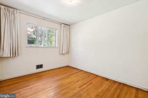 1208 Ruatan St, Silver Spring MD 20903-3321 exterior