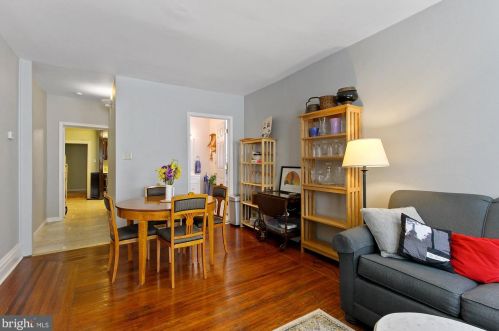 564 Broadway, Hanover PA 17331-2504 exterior