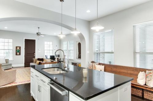 2240 Longwood Dr, Carrollton TX 75010-4911 exterior