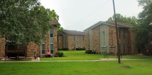 1741 Henderson Rd, Angleton TX  77515-2934 exterior