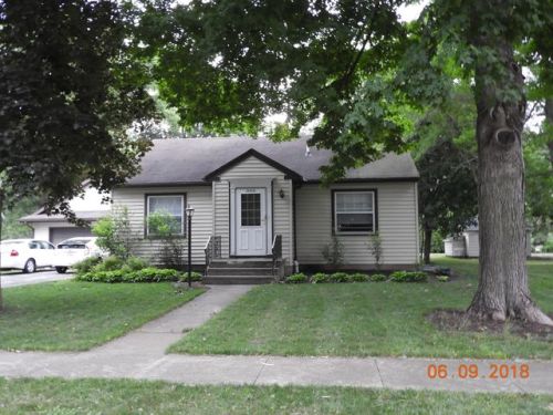 333 Oak St, Wing, IL 61741-9385