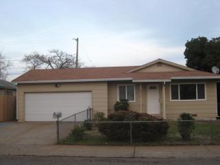2494 Corona St, Redding, CA 96002-3404