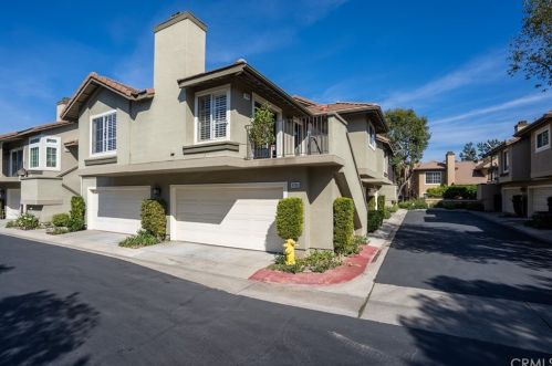 518 Hollydale Ln, Anaheim, CA 92808-1921