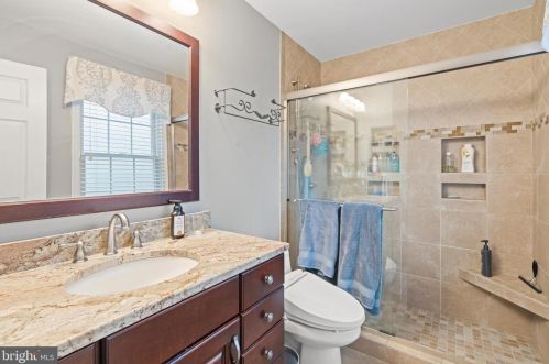 827 Spring Knoll Dr, Herndon VA  20170-3920 exterior