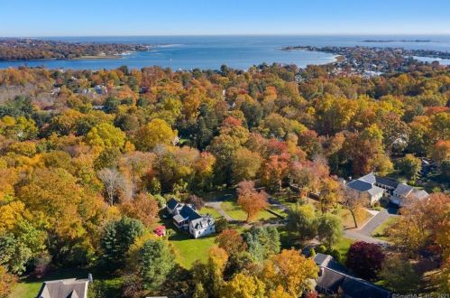 14 Pequot Dr, Norwalk, CT 06855-1615