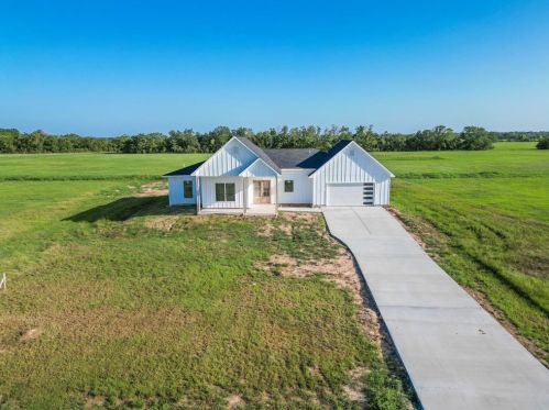 519 Chuckwagon Trl, Angleton TX 77515 exterior