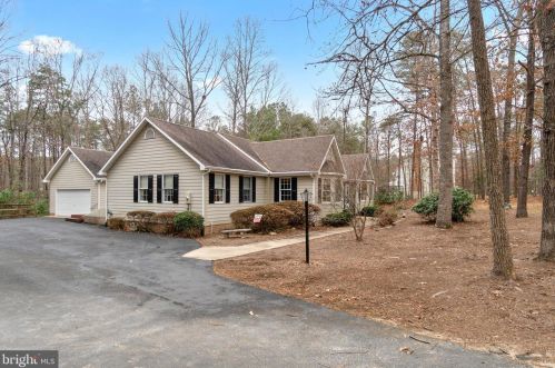 8002 Woods Dr, Fredericksburg, VA 22408-8800